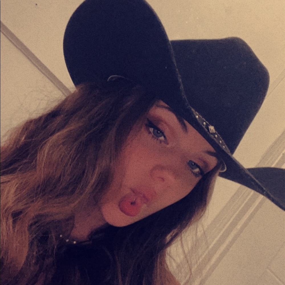 Meet your Posher, Jade